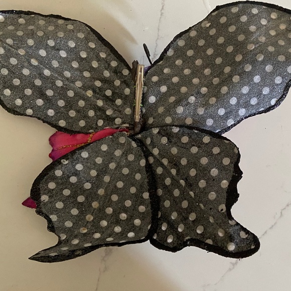 Butterfly Skull Decorative Clip Decor - Picture 7 of 8